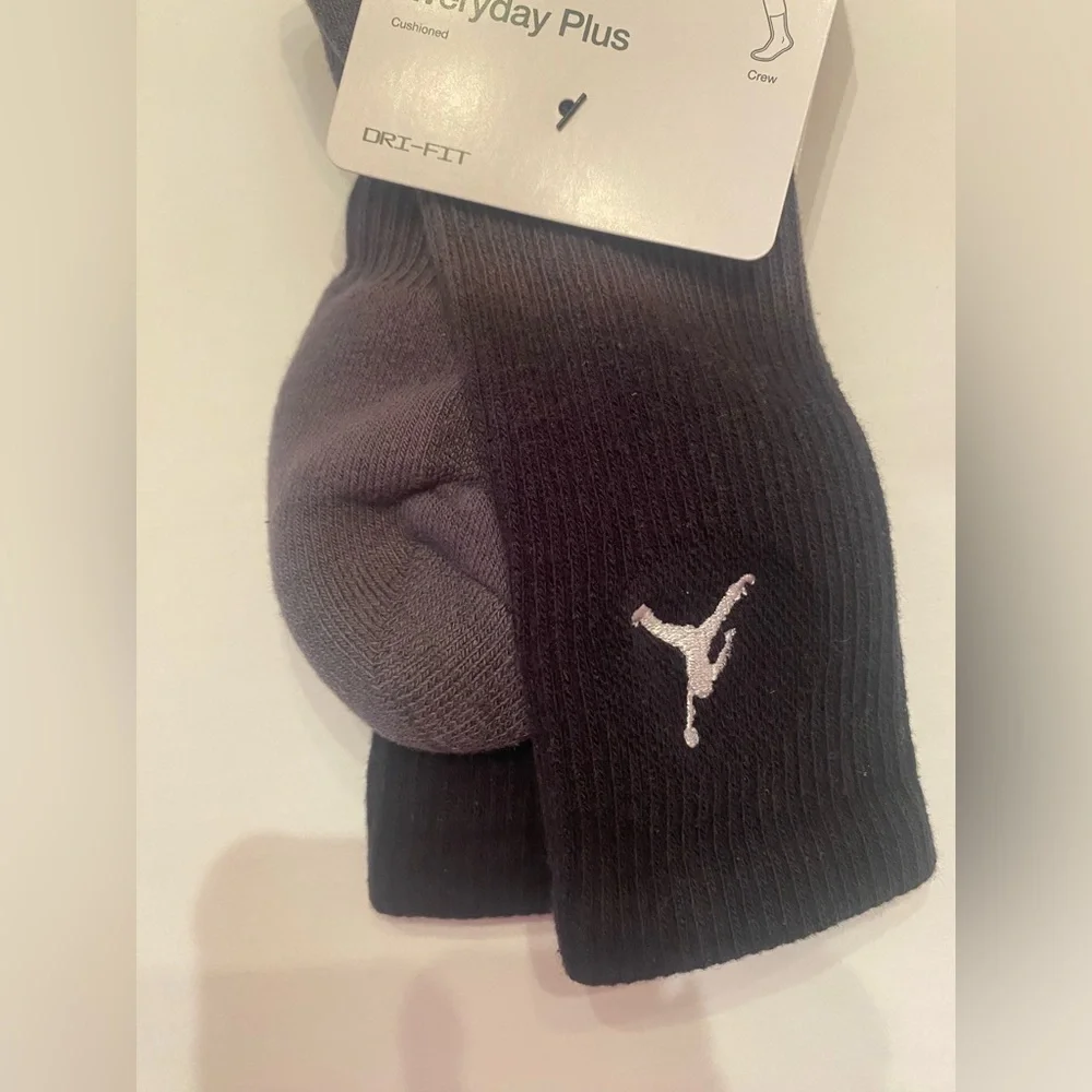 Unisex Nike Everyday Plus Dri-FIT Cushioned Crew Socks‎ Black Size M Youth 5Y-7Y